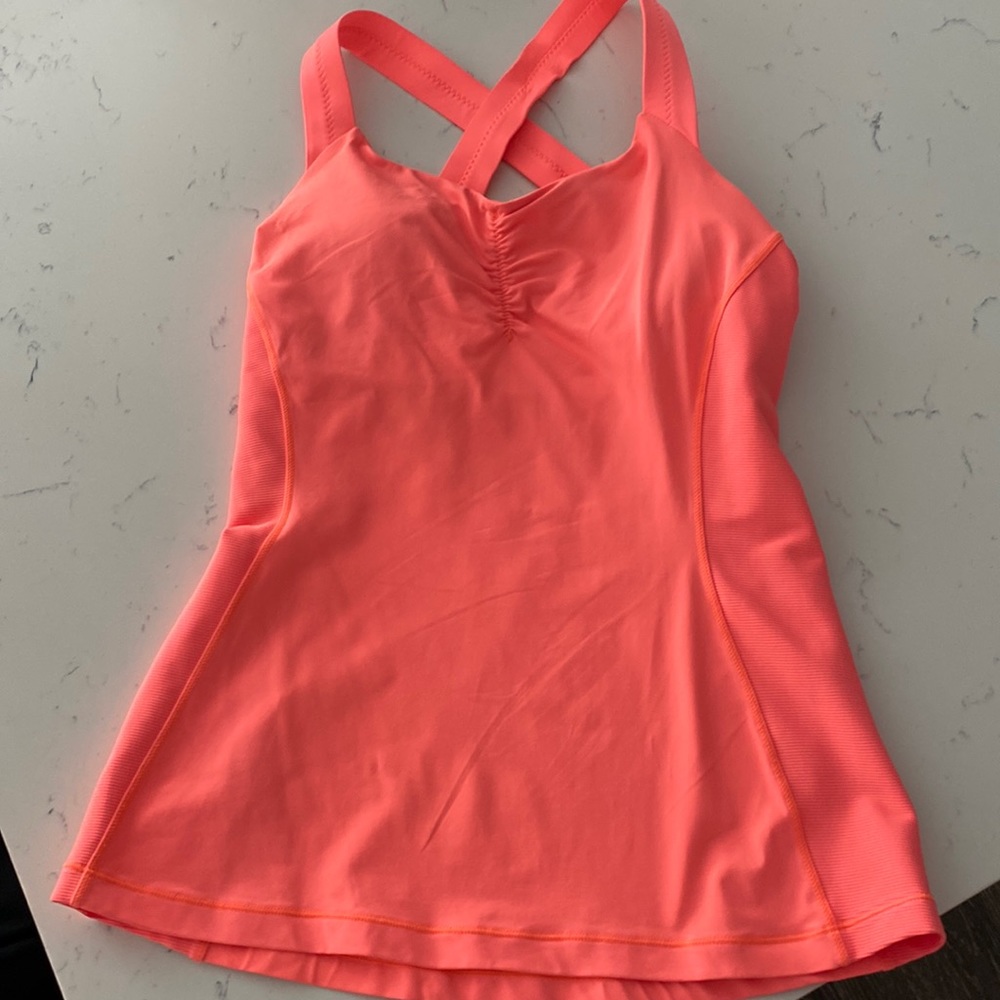 Lululemon open back tank top with removable bra pads.